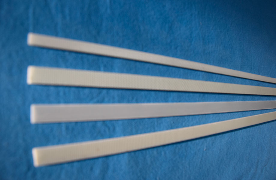 INSULATING PROFILES IN WHITE GLASS-FILLED SILICONE